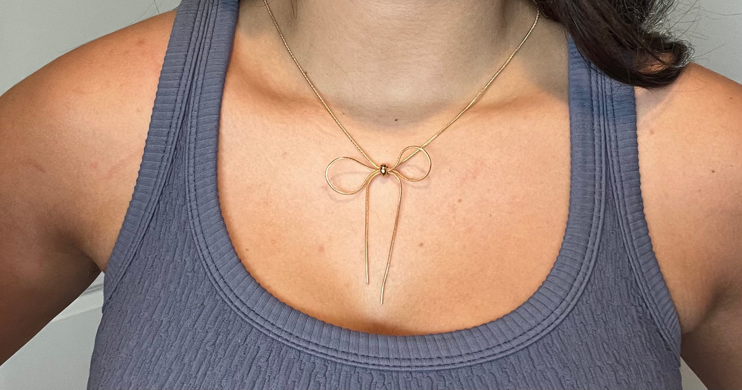 Gold bow chain necklace