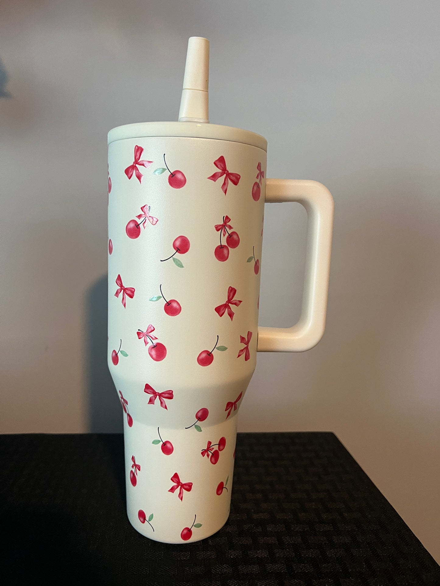 Cherries and cream tumbler 40oz